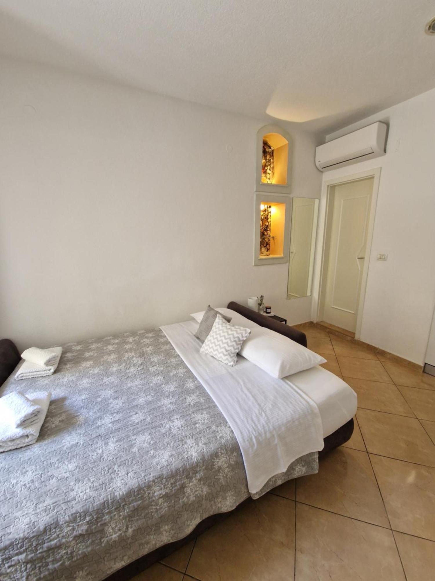 Apartment Zana *