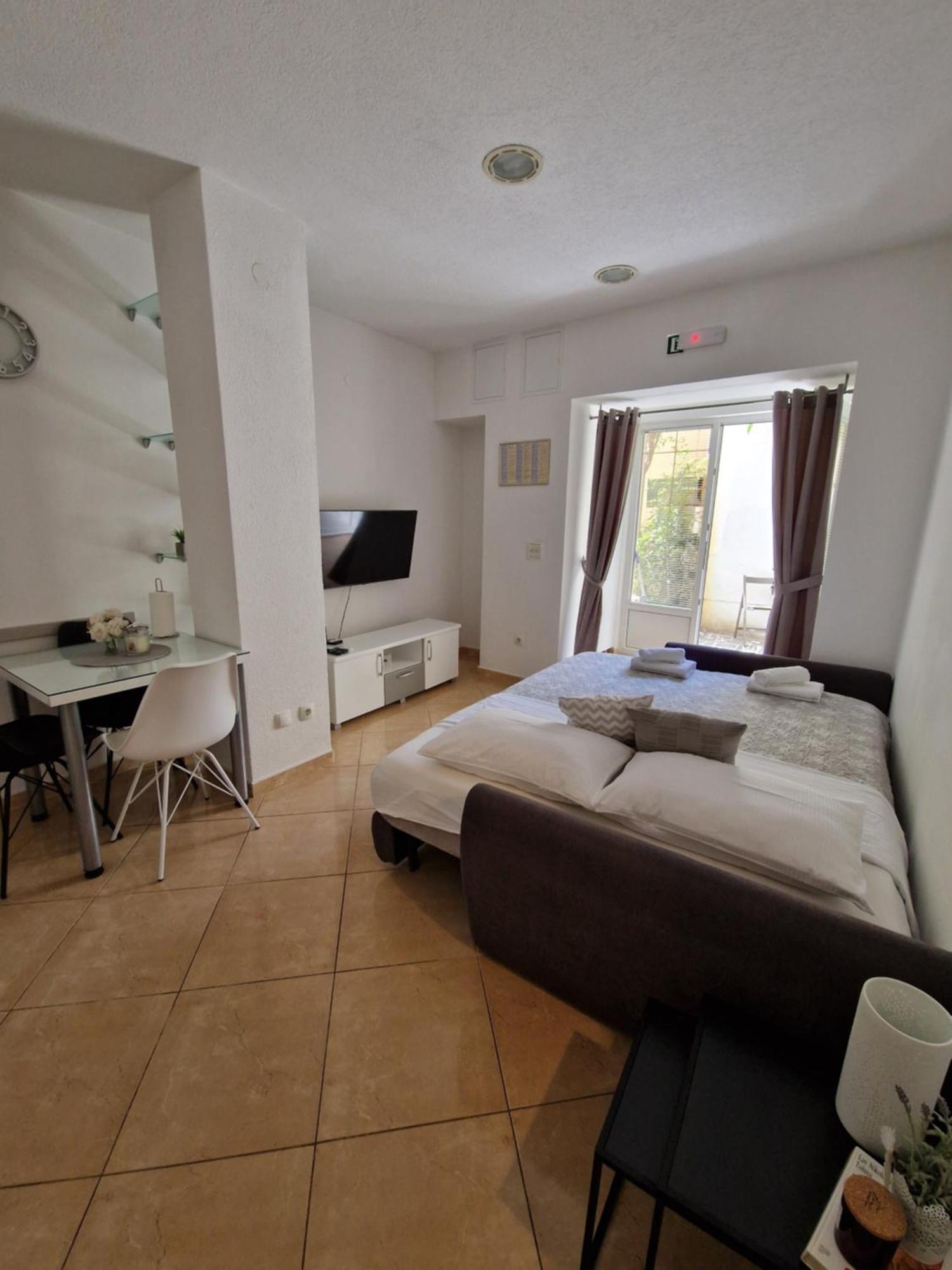 Zana Apartment