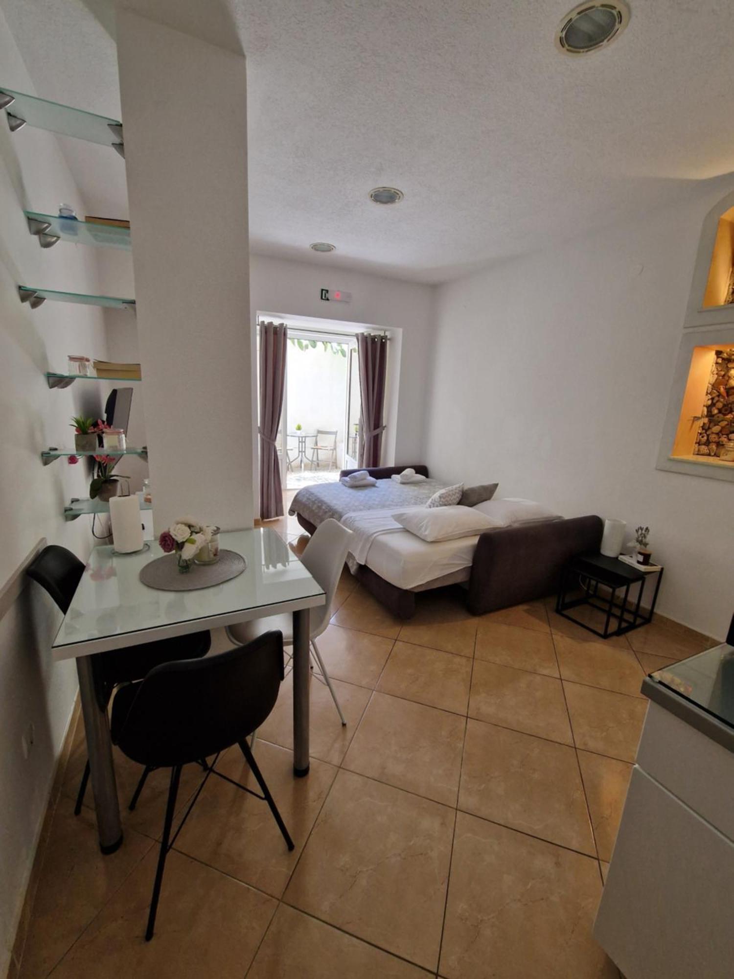 Apartment Zana *